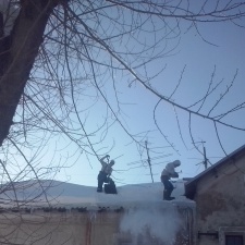Очистка крыш от снега и наледи в Перми